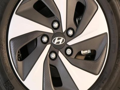 2017 Hyundai Ioniq Wheel Locks